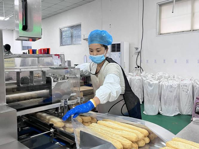 据了解,富得食品公司成立于2021年7月,是一家从事食品生产加工的企业